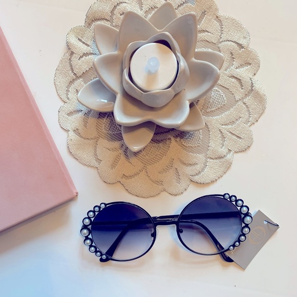 😎Sunglasses w/ Pearl Rim - Picture 1 of 8